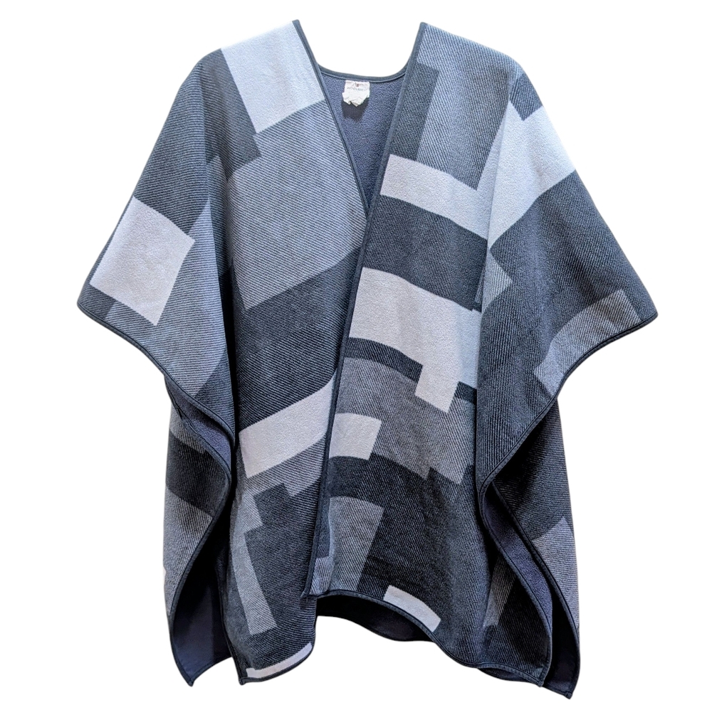Woolrich Fleece Reversible Geometric Gray and Black Poncho OS